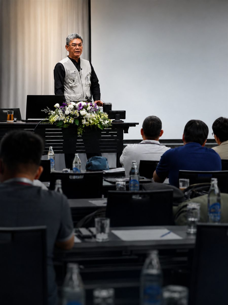 ลุงช่าง — คุยกับลุงช่าง สอนงานก่อสร้าง
